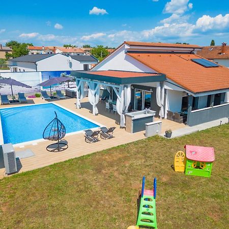 Villa Beauty With Heated Pool And Jacuzzi カンファナル エクステリア 写真