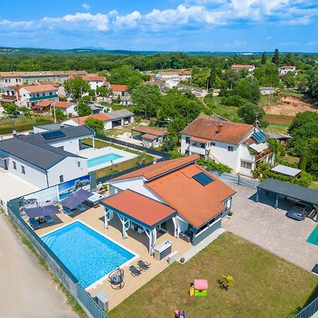 Villa Beauty With Heated Pool And Jacuzzi カンファナル エクステリア 写真