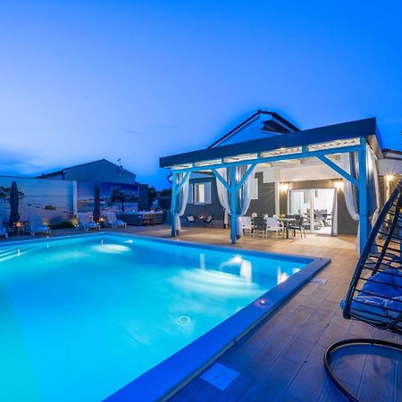 Villa Beauty With Heated Pool And Jacuzzi カンファナル エクステリア 写真