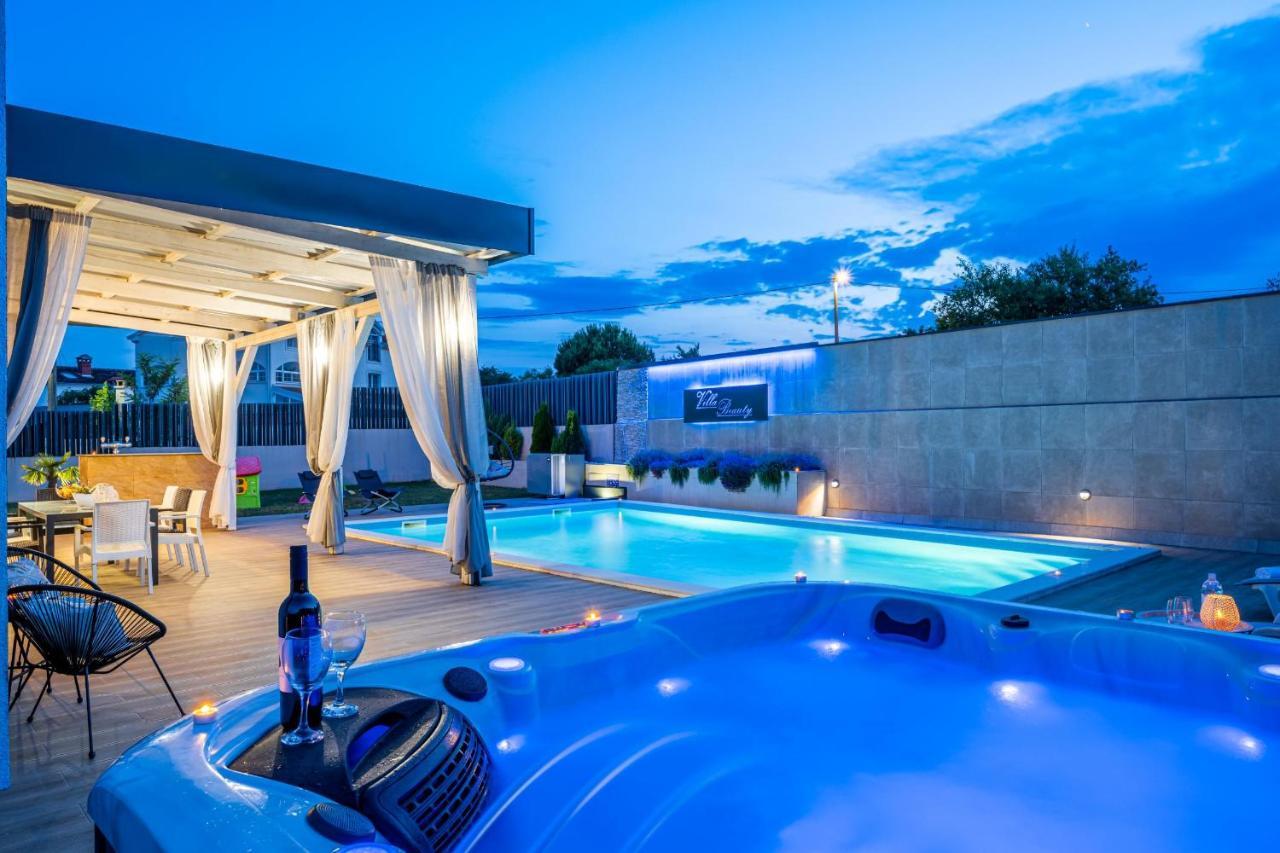Villa Beauty With Heated Pool And Jacuzzi カンファナル エクステリア 写真