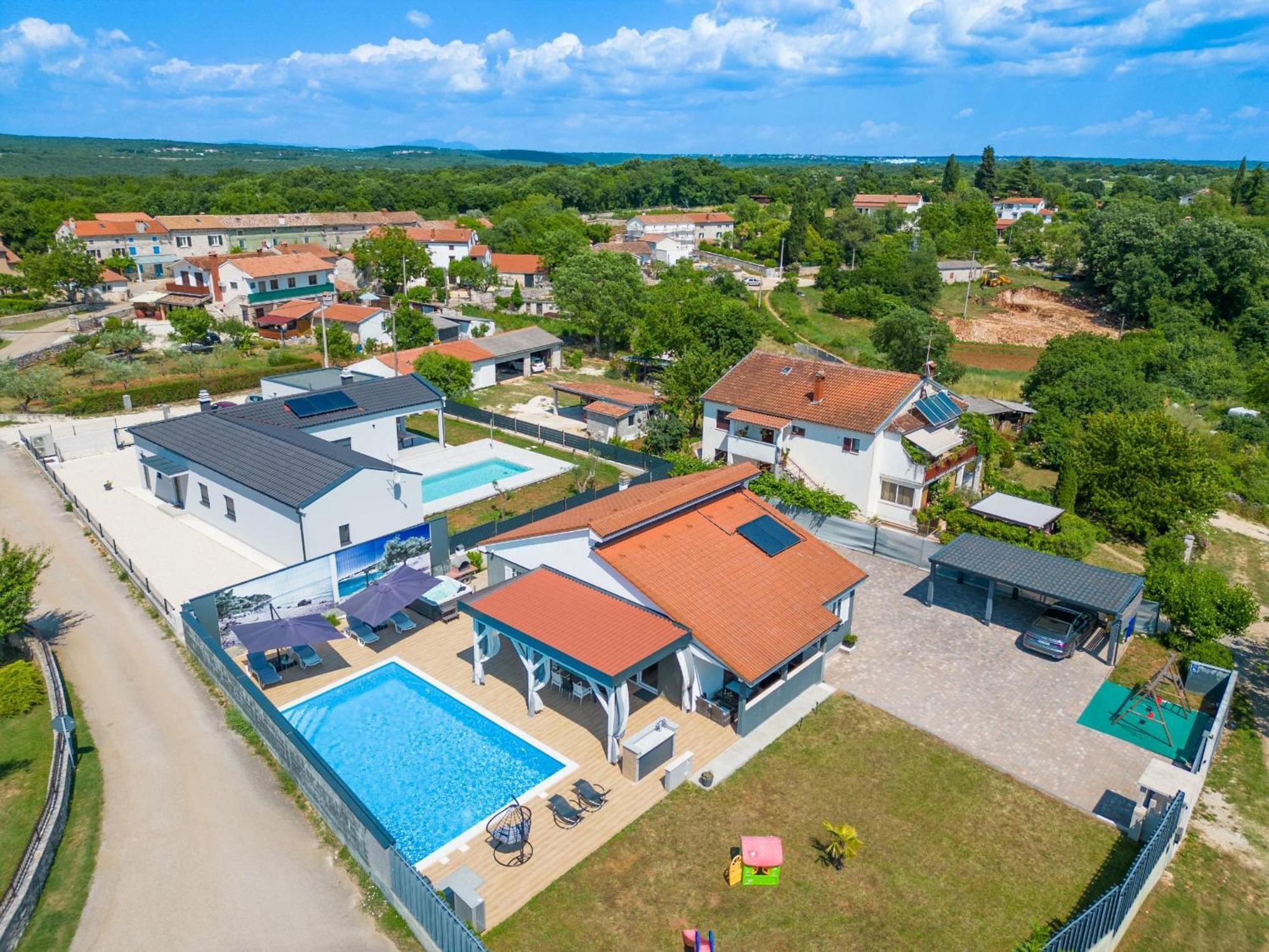 Villa Beauty With Heated Pool And Jacuzzi カンファナル エクステリア 写真